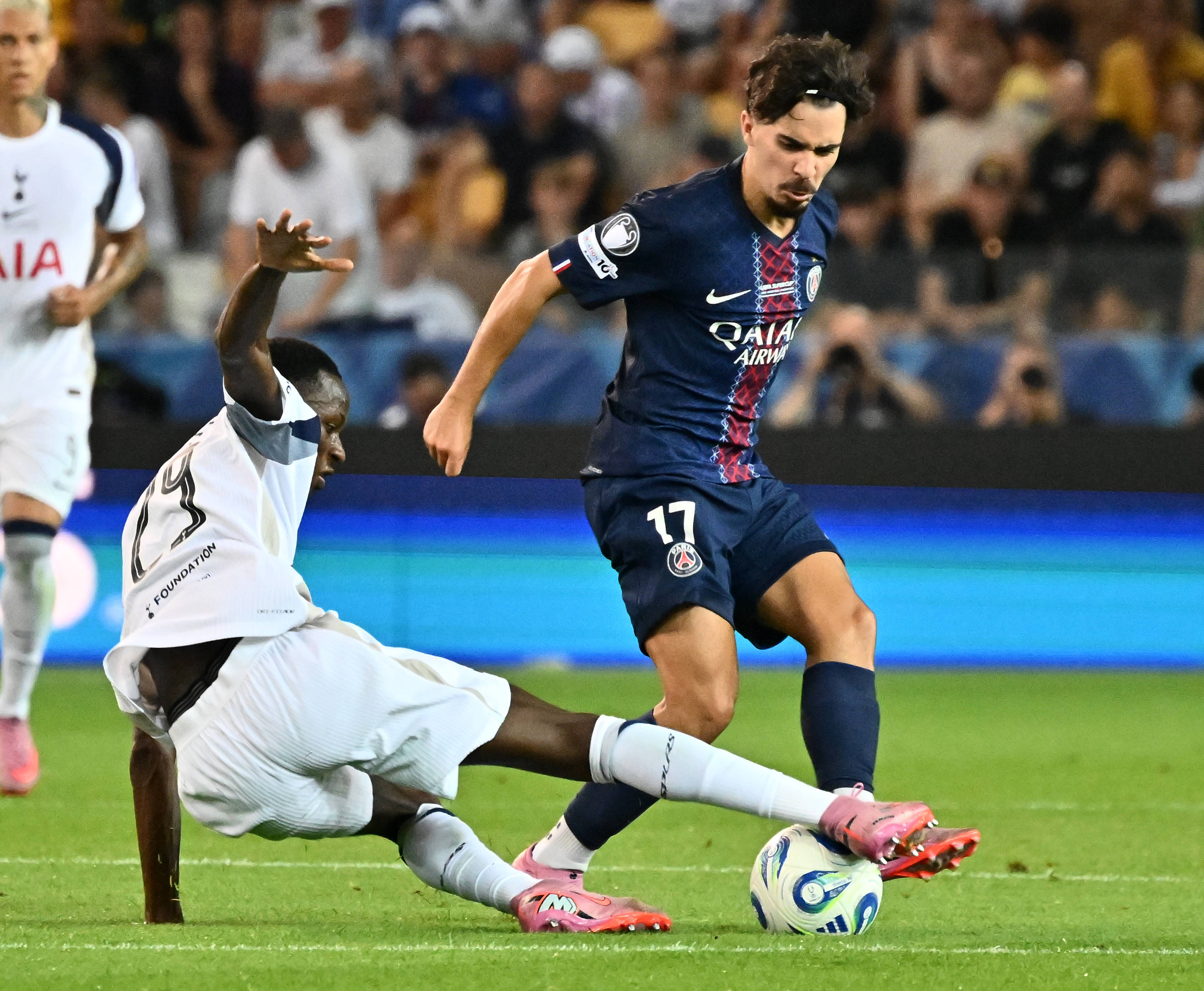 赛前法甲焦点战;葡萄牙体育复出首秀;话题不断;年轻球员得到机会的简单介绍 赛前法甲焦点战;葡萄牙体育复出首秀;话题不断;年轻球员得到机会的简单介绍